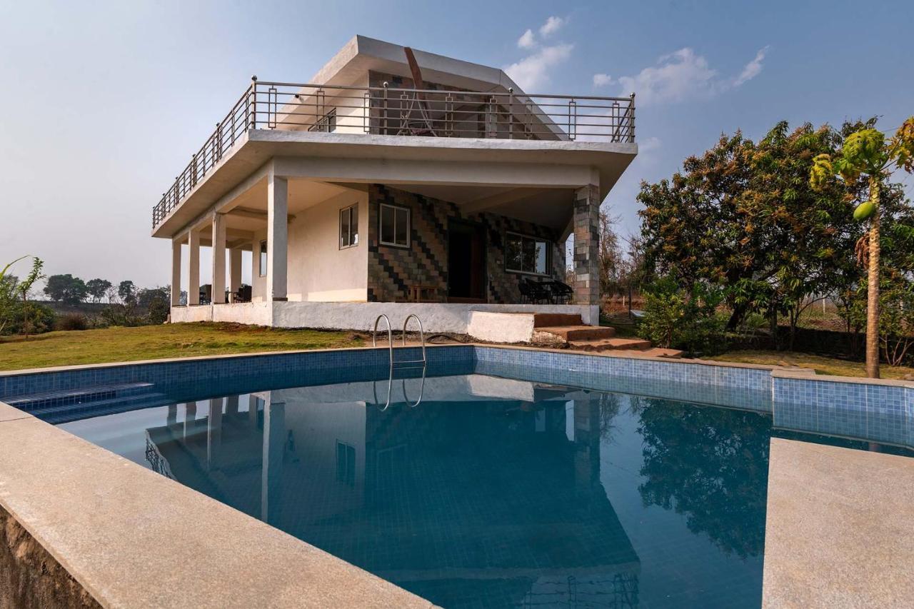 Aqua & Sage By Stayvista - Riverside Villa With Pool & Terrace カルジャット エクステリア 写真