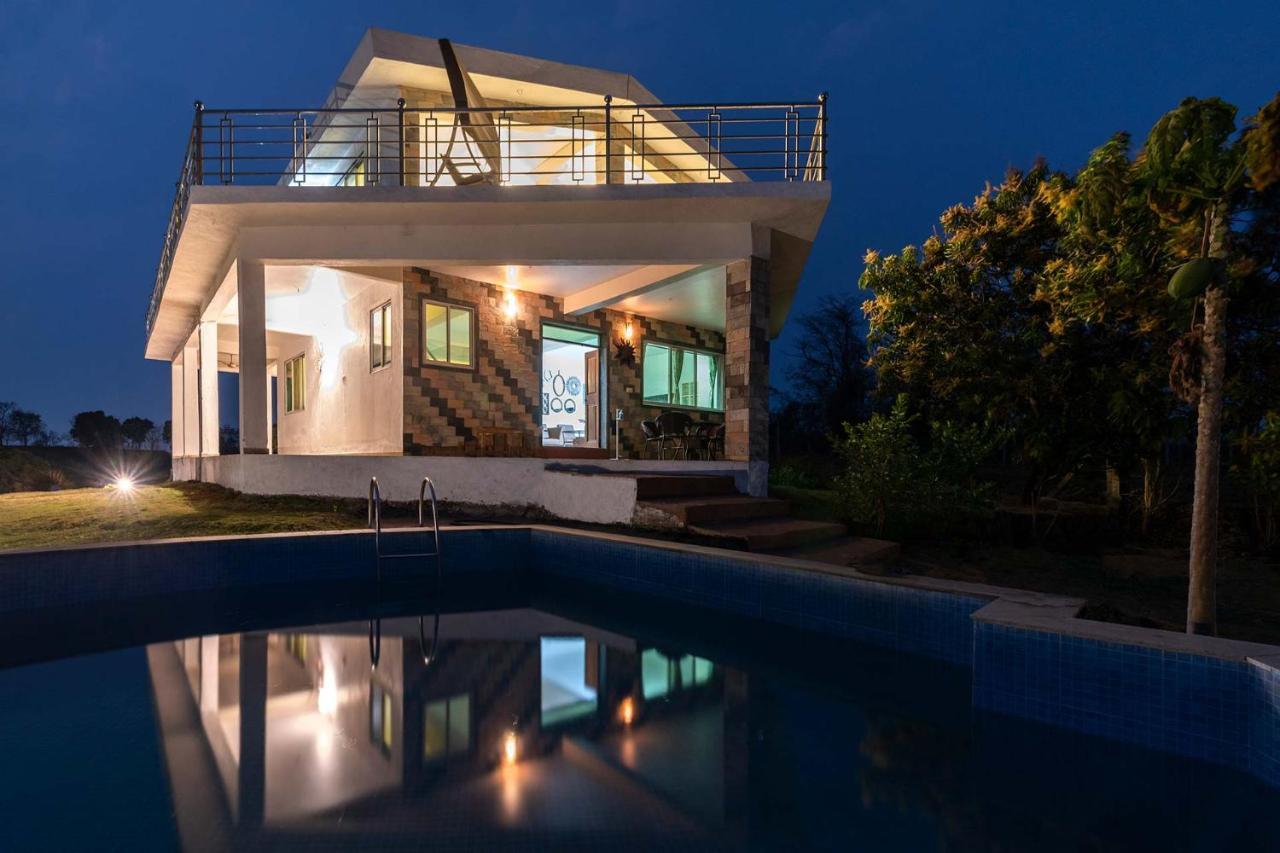 Aqua & Sage By Stayvista - Riverside Villa With Pool & Terrace カルジャット エクステリア 写真